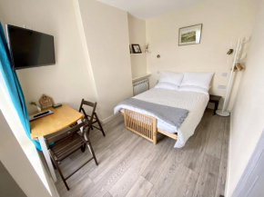 Studio Flat near Waterside Theatre